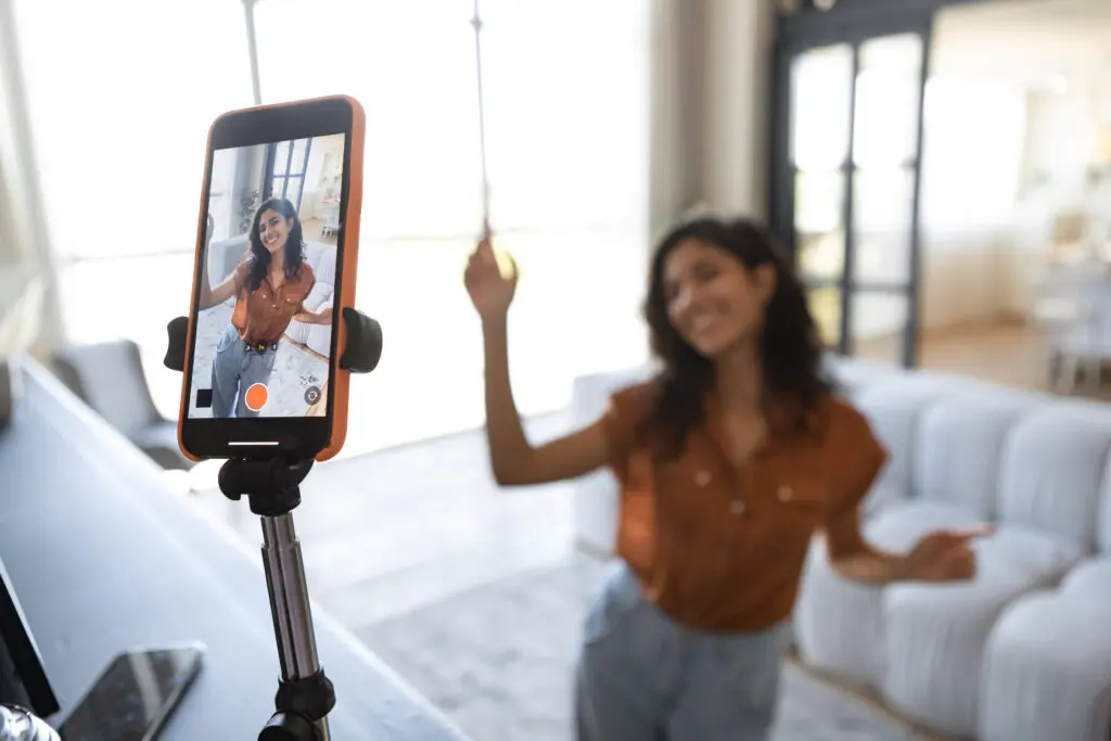 Xfinity Mobile customer in MIchigan enjoys fast WiFi on their device on the Premium Unlimited plan. IMAGE: Young female using her phone to record her actions for live streaming.