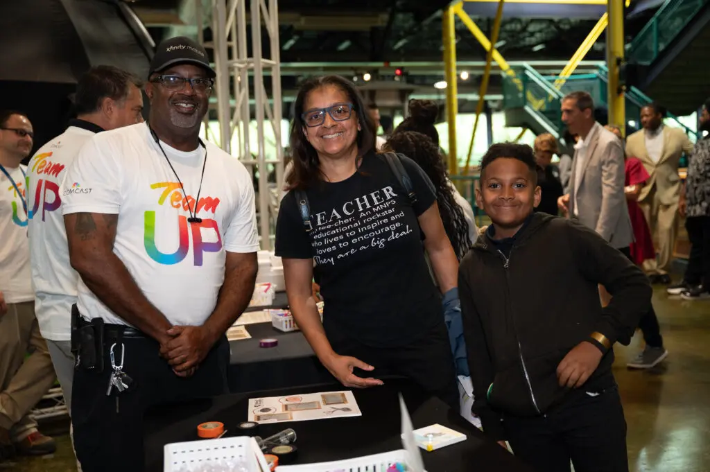 Comcast volunteers hosted a STEAM activity table for more than 1,000 students from the Detroit area during Black tech Saturdays Youth Tech Fest. During the event, students were able to explore hands-on opportunities in STEAM — Science, Technology, Engineering, Art, and Math — with interactive exhibits, workshops, and live demonstrations.
