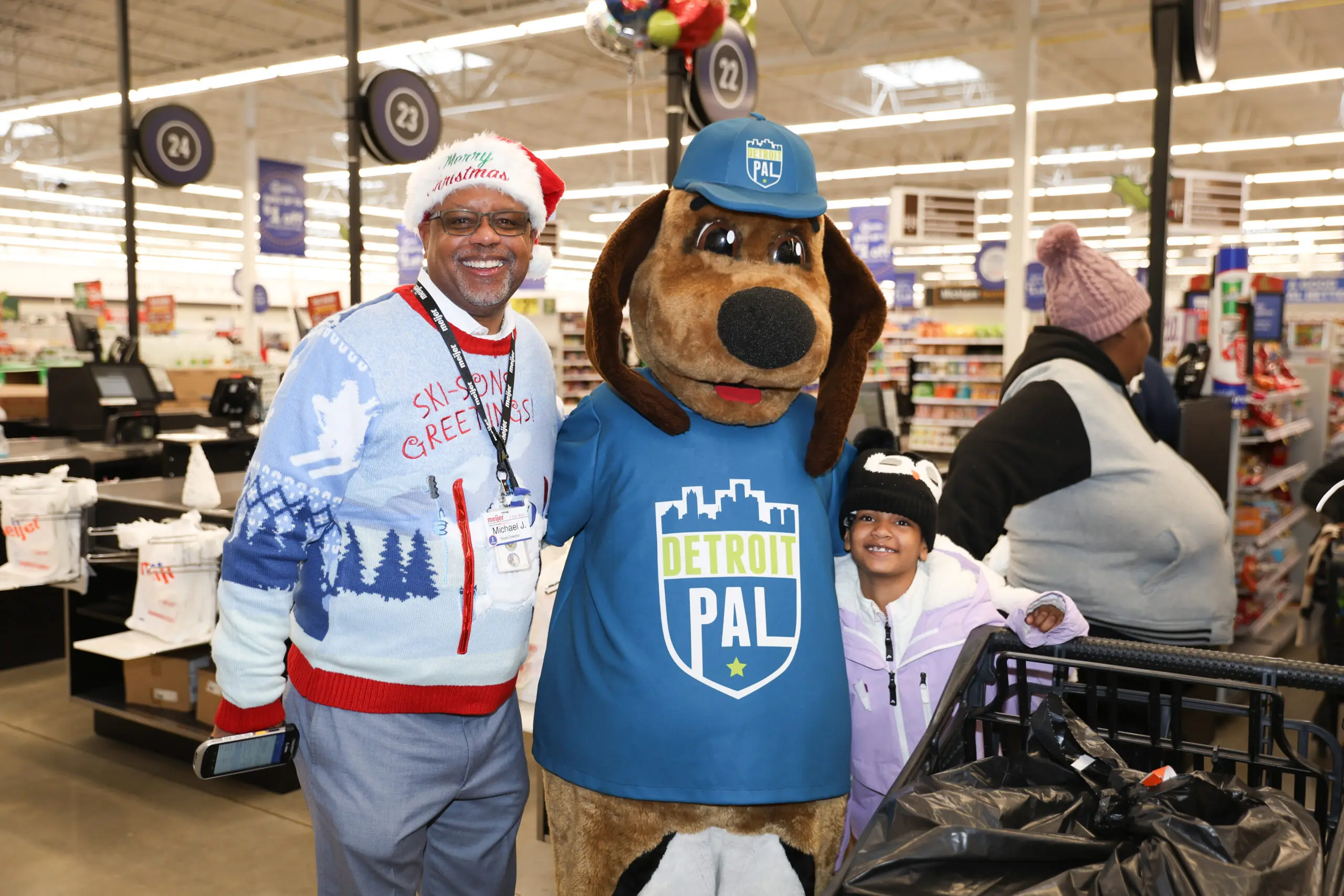 Sponsored by Comcast, Detroit PAL and the Detroit Police Department welcomed 20 Detroit-area children and their families for a special shopping experience.